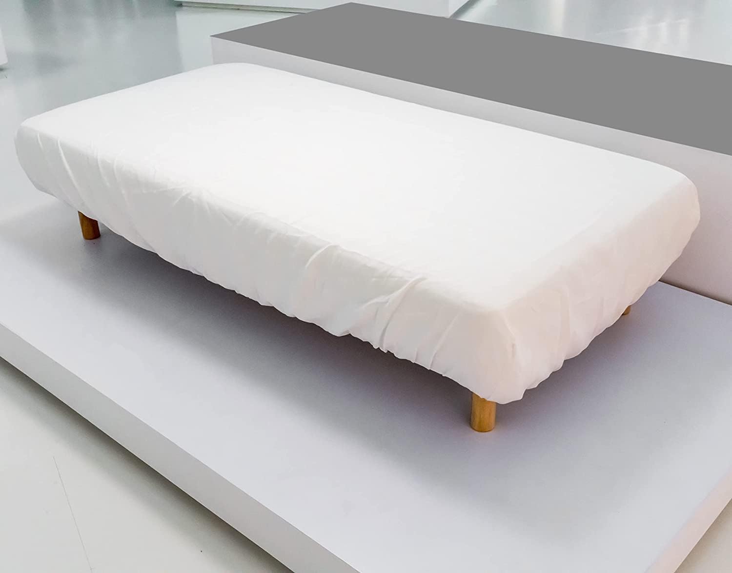 GOLD TEXTILES Twin White Fitted Sheets Pack of 12 (39x80+10 Inches) Polycotton T200, Percale Weave - Economy Bed Sheet for Home Bedding, Hospital, Easy Care, Soft Feel (12, Twin T-200 Fitted Sheet)