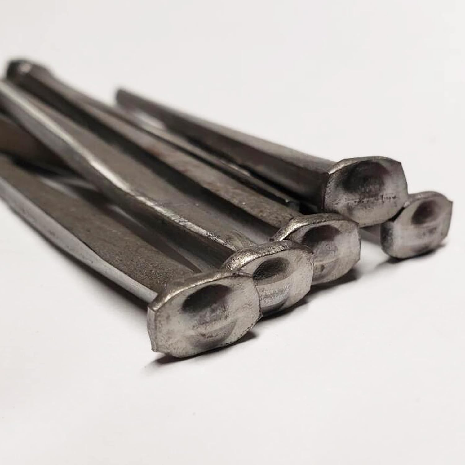1.5'- CLINCH ROSE HEAD Nails - Metallic Color - Antique rustic restoration accent nails for hanging, furniture, cabins, shutters, flooring – Decorative clavos nails – Distinct SQUARE HEAD Nail 1.5 in