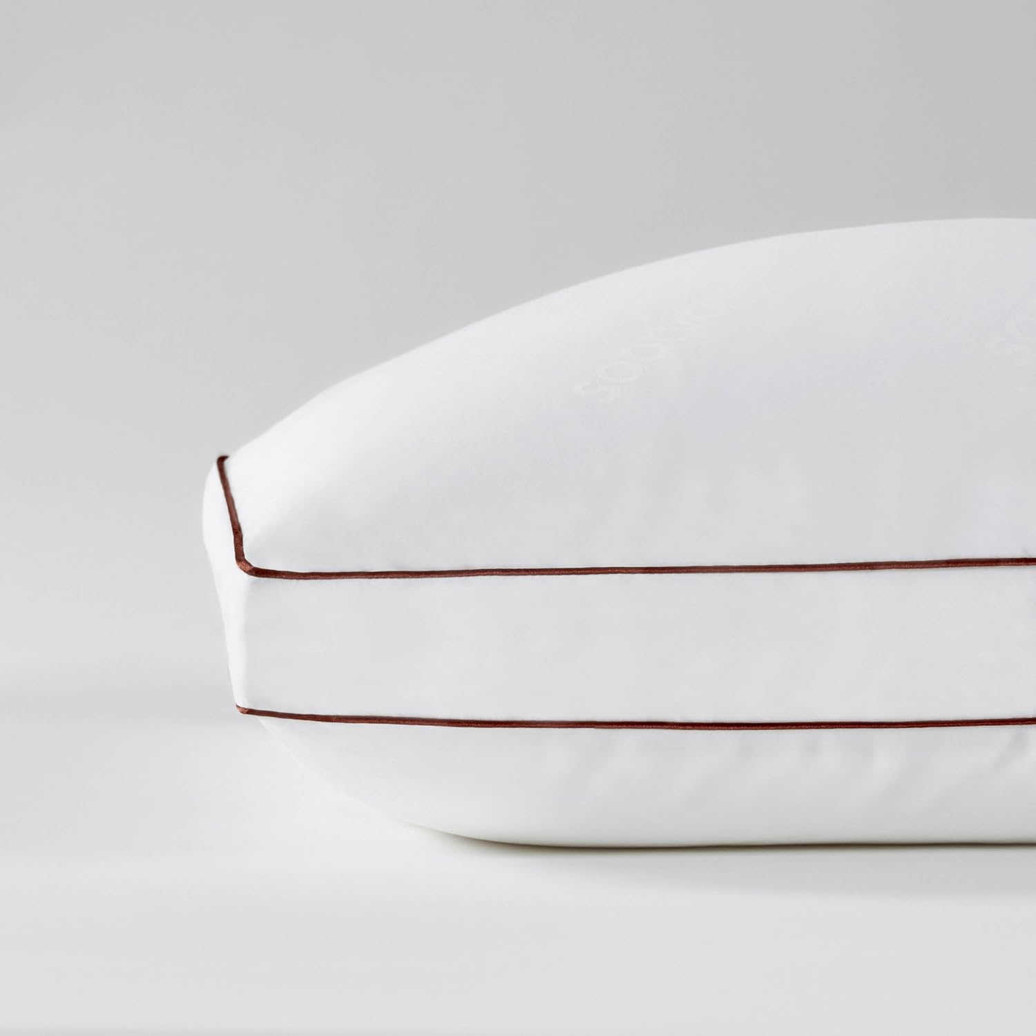 Saatva Latex Pillow - Standard Loft (4' - 5') - Hypoallergenic Pillow with Shredded Latex Core - Breathable - Machine Washable Organic Cotton Cover - Queen (28'x18') 1 Pack