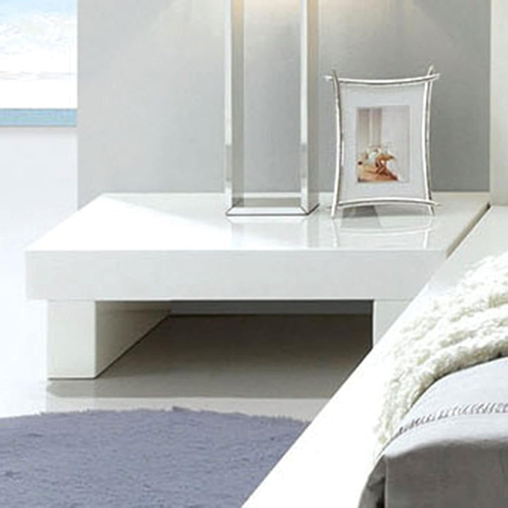 MASARA 5-Piece Contemporary Bedroom Set in White Finish with Low Profile Bed, Padded Leatherette Headboard, High Gloss Lacquer Finish, Solid Wood and Veneer (Queen)
