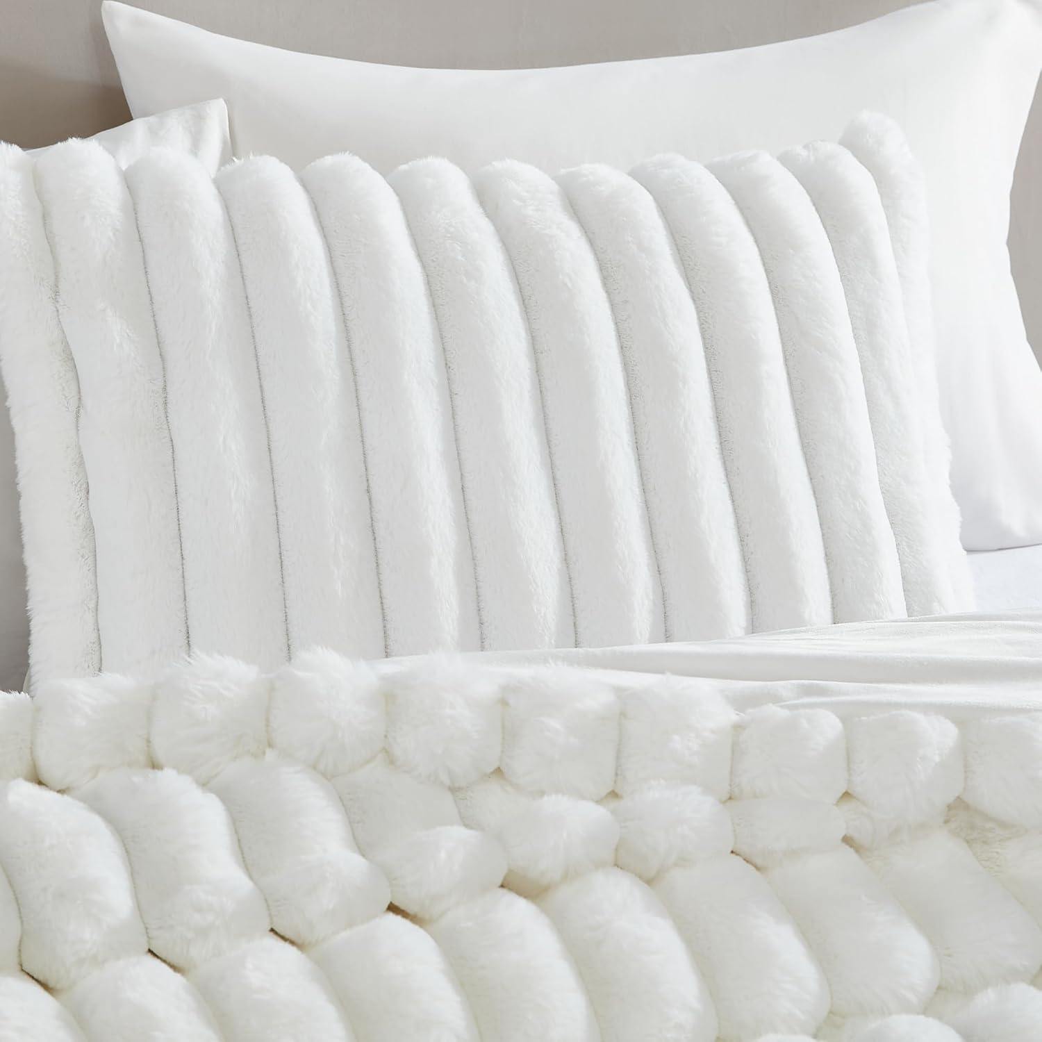 Riverbrook Home Everett Faux Fur 3-Piece Comforter Set, Twin XL, White