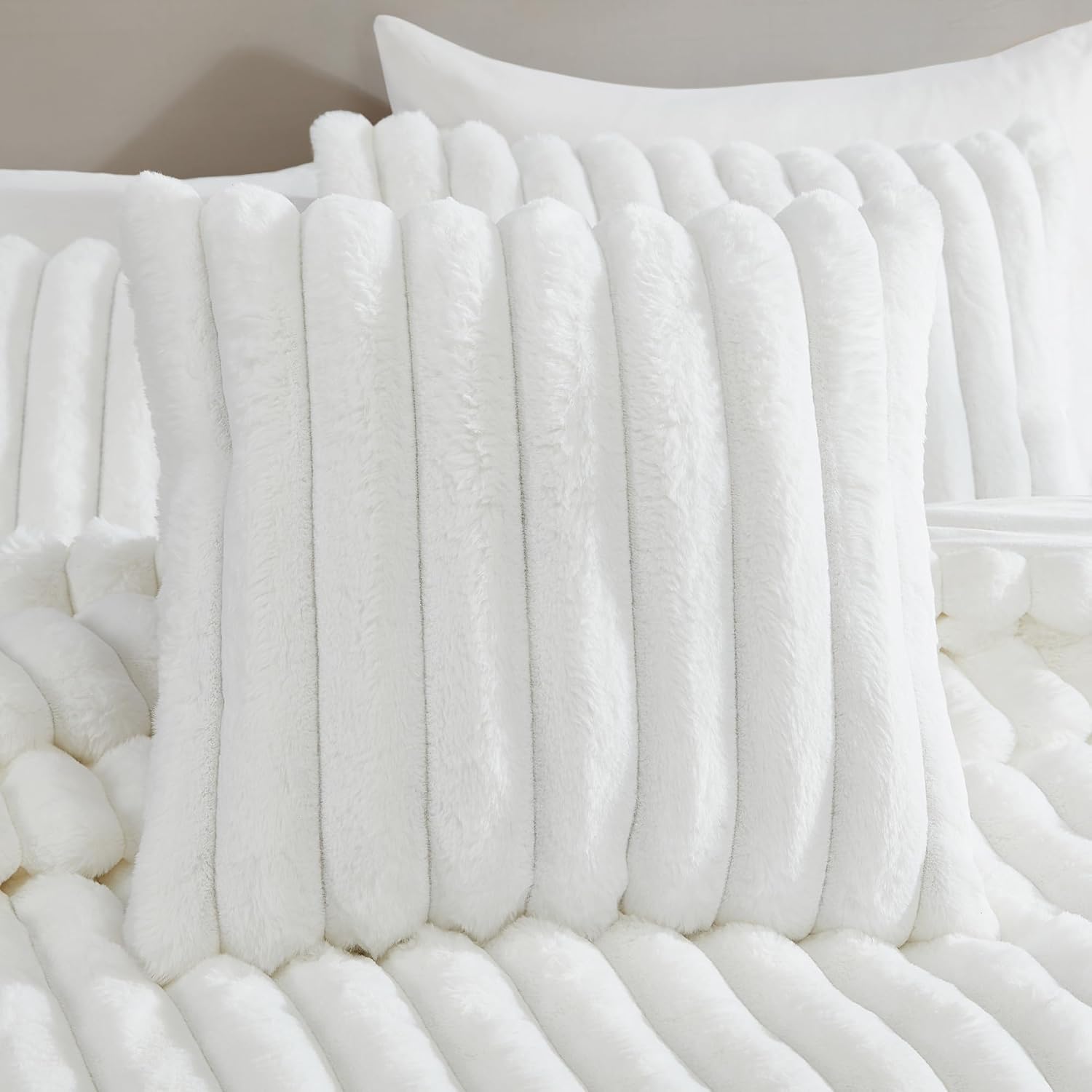 Riverbrook Home Everett Faux Fur 3-Piece Comforter Set, Twin XL, White
