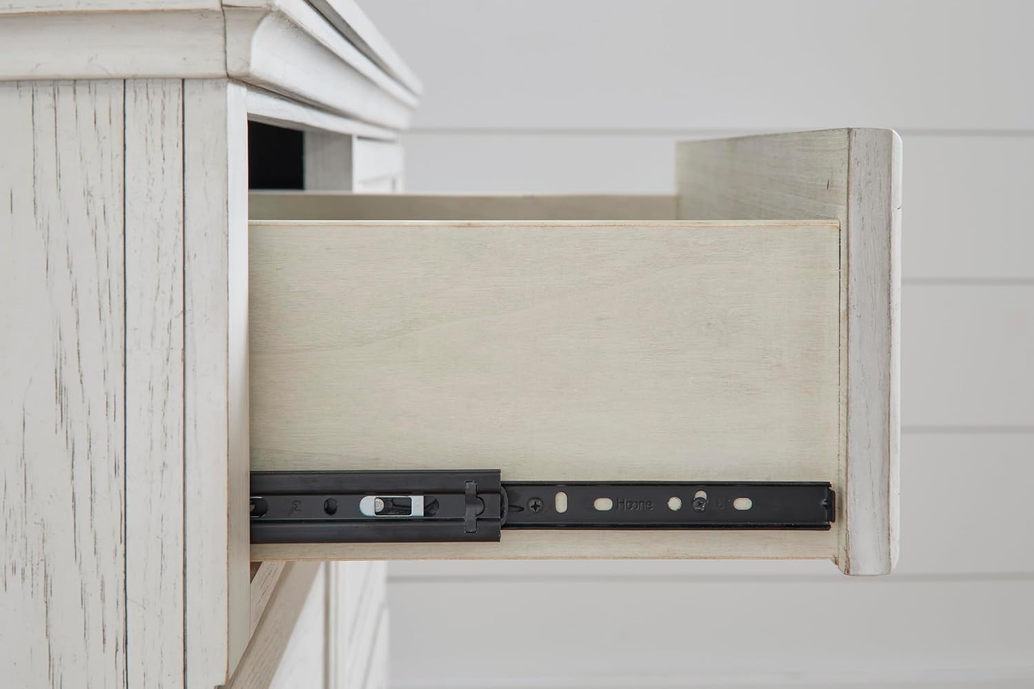 Signature Design by Ashley Robbinsdale Traditional 5 Drawer Chest, Antique White