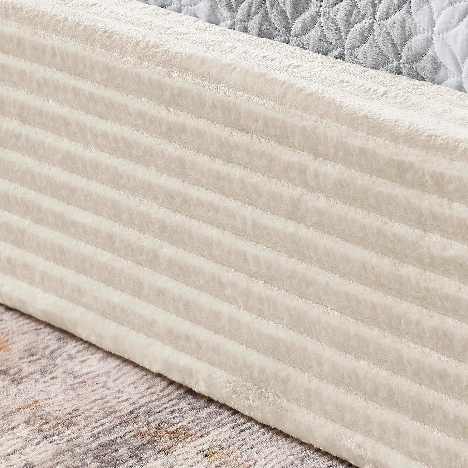 Queen Size Upholstered Bed with Decorative Curved Headboard, Solid Velvet Fabric Grounded Platform Bed Frame with Slats Support, No Box Spring Required (Beige-JU1)