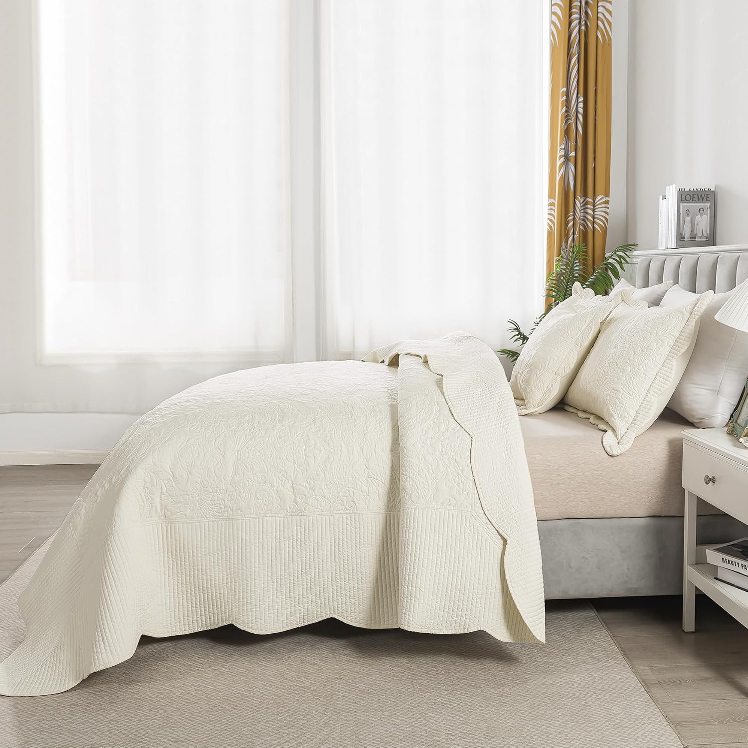 HoneiLife Oversized King Bedspreads 128x120 - California King Quilts 4-Piece, Cal King Quilt Sets,Rustic Bedding Sets King Size,Reversible Coverlets Lightweight Bedlinen Set for All Season Use-Beige