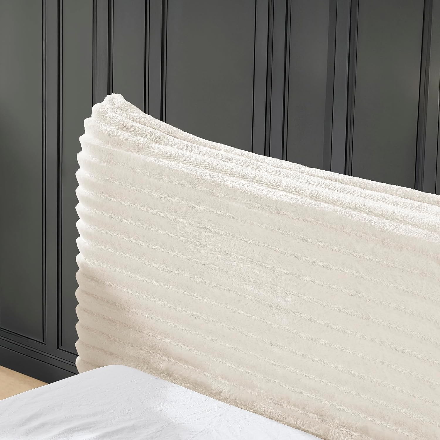 Queen Size Upholstered Bed with Decorative Curved Headboard, Solid Velvet Fabric Grounded Platform Bed Frame with Slats Support, No Box Spring Required (Beige-JU1)