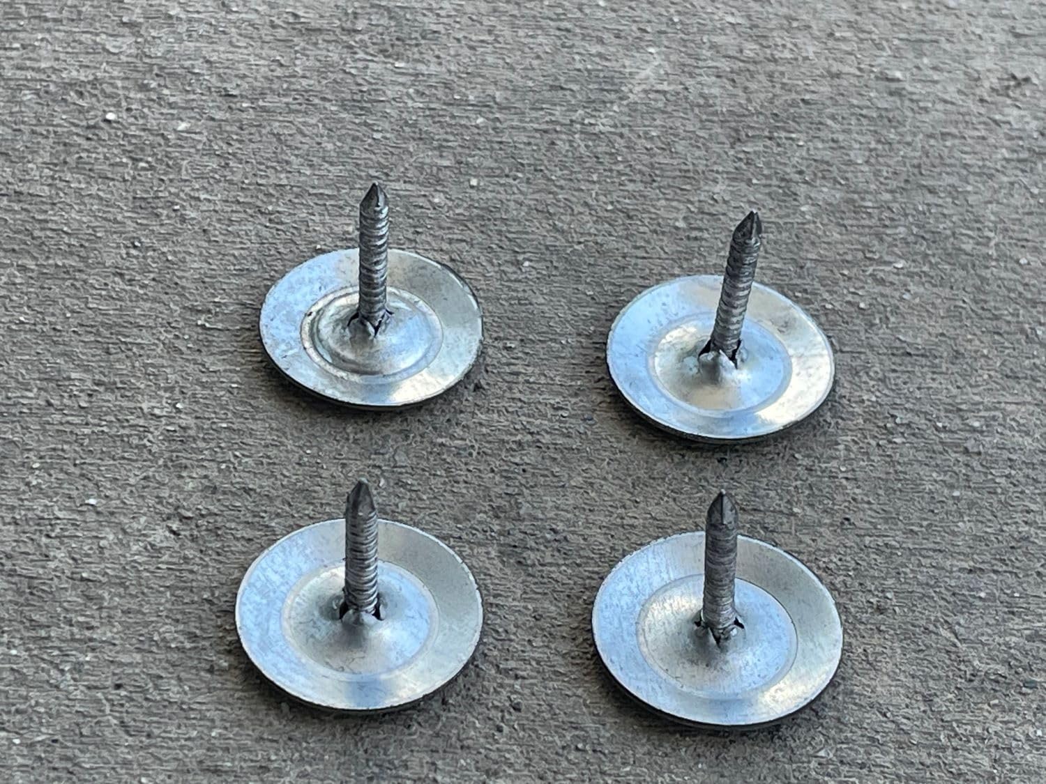 Sandbaggy 1' Metal Cap Fluted Masonry Nails - Electro Galvanized Steel (appx. 75 nails/lb) - Cement, Brick, Concrete Nails (100, Pounds)
