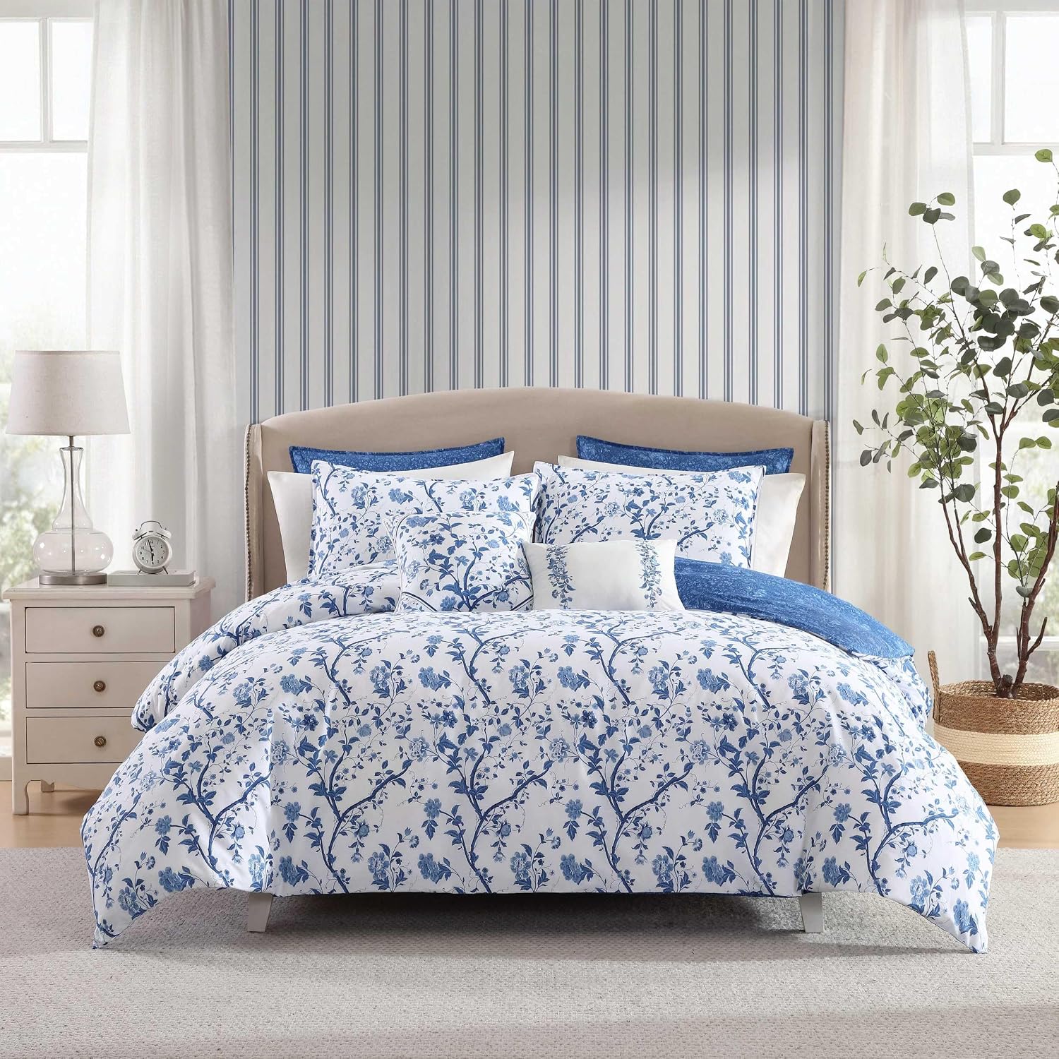 Laura Ashley – Queen Comforter Set, Reversible Floral Bedding with Matching Shams & Bonus Decorative Pillows, Medium Weight, 7-Piece, College Dorm Room Essentials (Elise Blue)