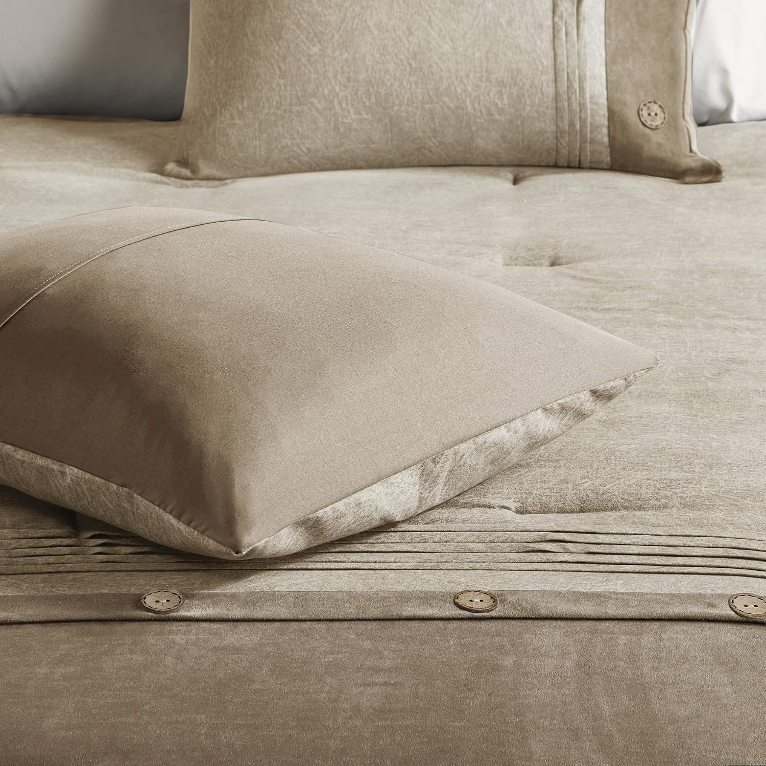 Madison Park Boone Cozy Comforter Set, Faux Suede, Deluxe Hotel Styling All Season Down Alternative Bedding Matching Shams, Decorative Pillow, King (104 in x 92 in), Rustic Tan 7 Piece